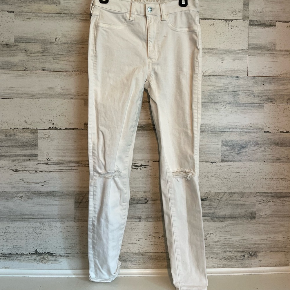 6 American Eagle Super High Rise Jegging White Holes in Knee